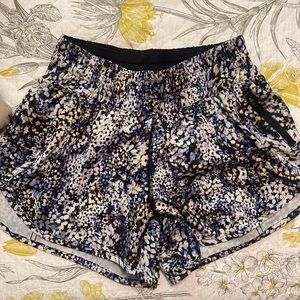 Lululemon Hotty Hot LR 4”